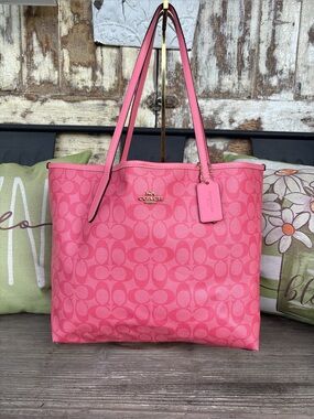 Coach Pink Reversible City Tote w/ Tea rose interior and Matching wallet. NWOT